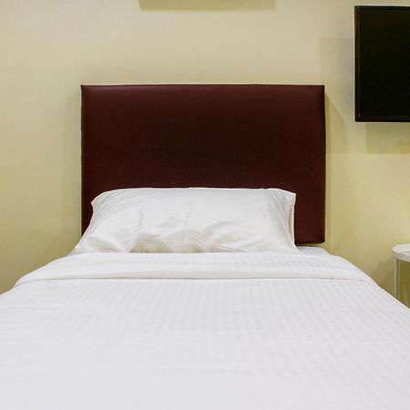 Oyo 90090 Roselyn Inn 2 Pasir Gudang Eksteriør bilde